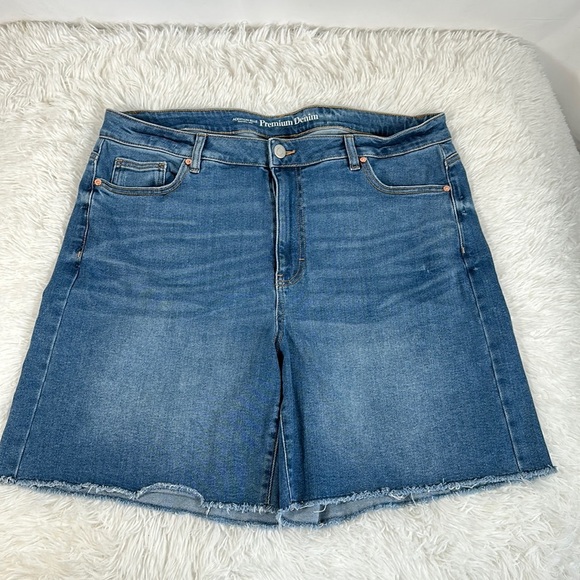 Addition Elle Blue Denim Frayed Bottom Jean Shorts - Picture 1 of 10
